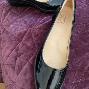 Womens black patent wedged shoes
